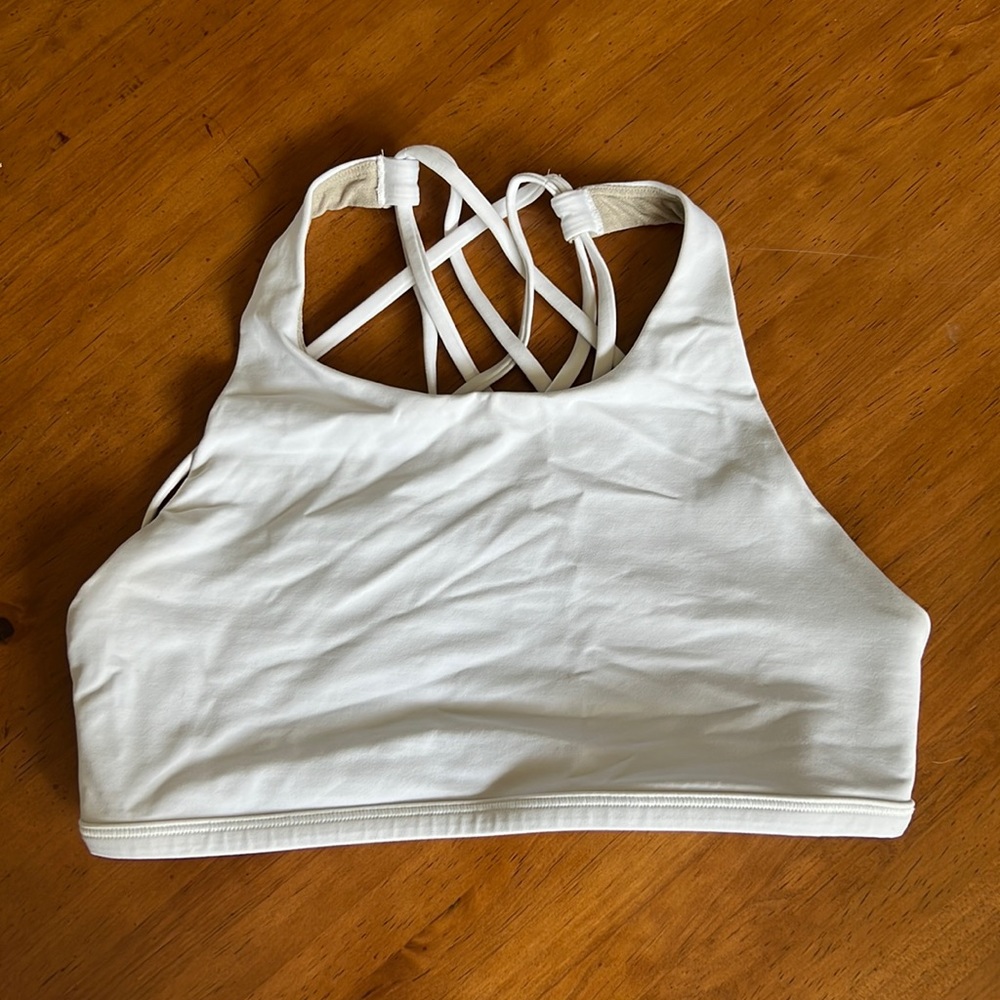 Lululemon Free to Be High Neck Bra, Light Support A/B Cup in Size 6